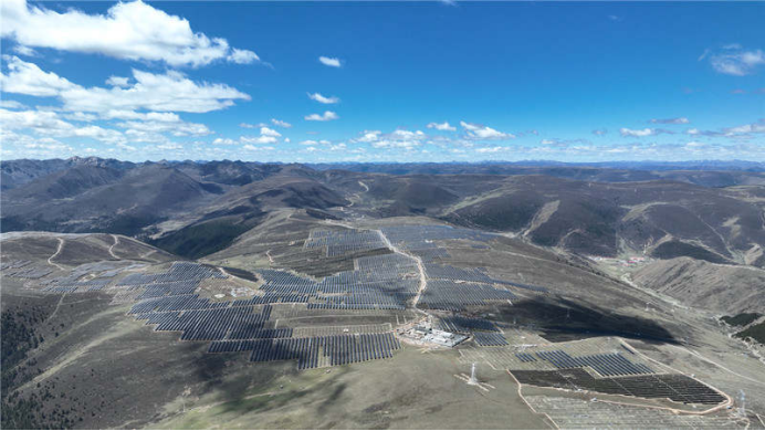 四川瑞康參建的(of)全球最大(big)、海拔最高的(of) 水光互補電站正式投産